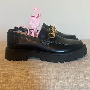 NWT Sam & Libby Women’s Ryan Leather Loafer with gold design.